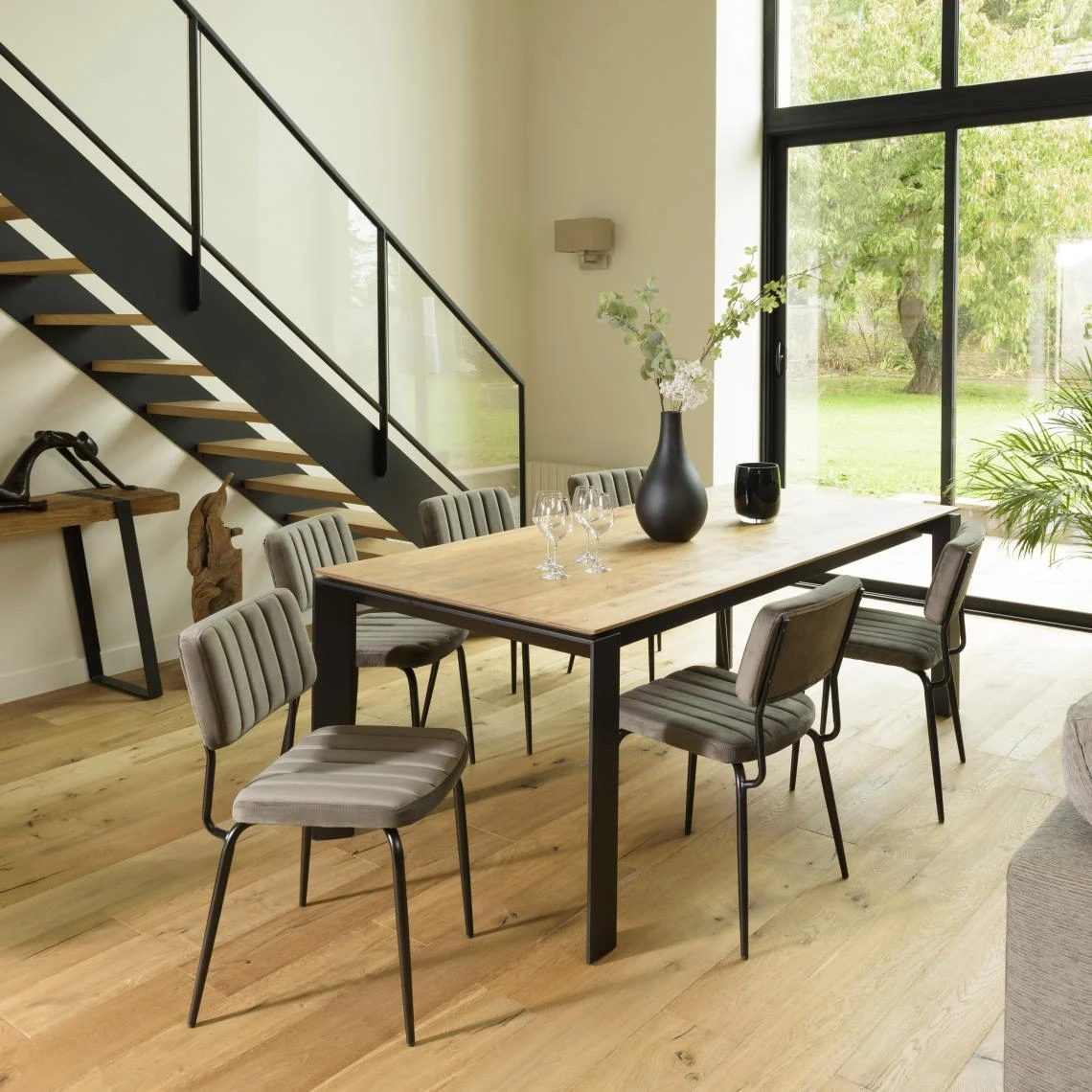 MACABANE Chaise Velours Gris Foncé Pieds Métal Noir 1 MACABANE Chaise Velours Gris Foncé Pieds Métal Noir